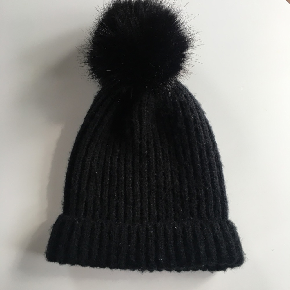 Zara Ribbed Pom Beanie